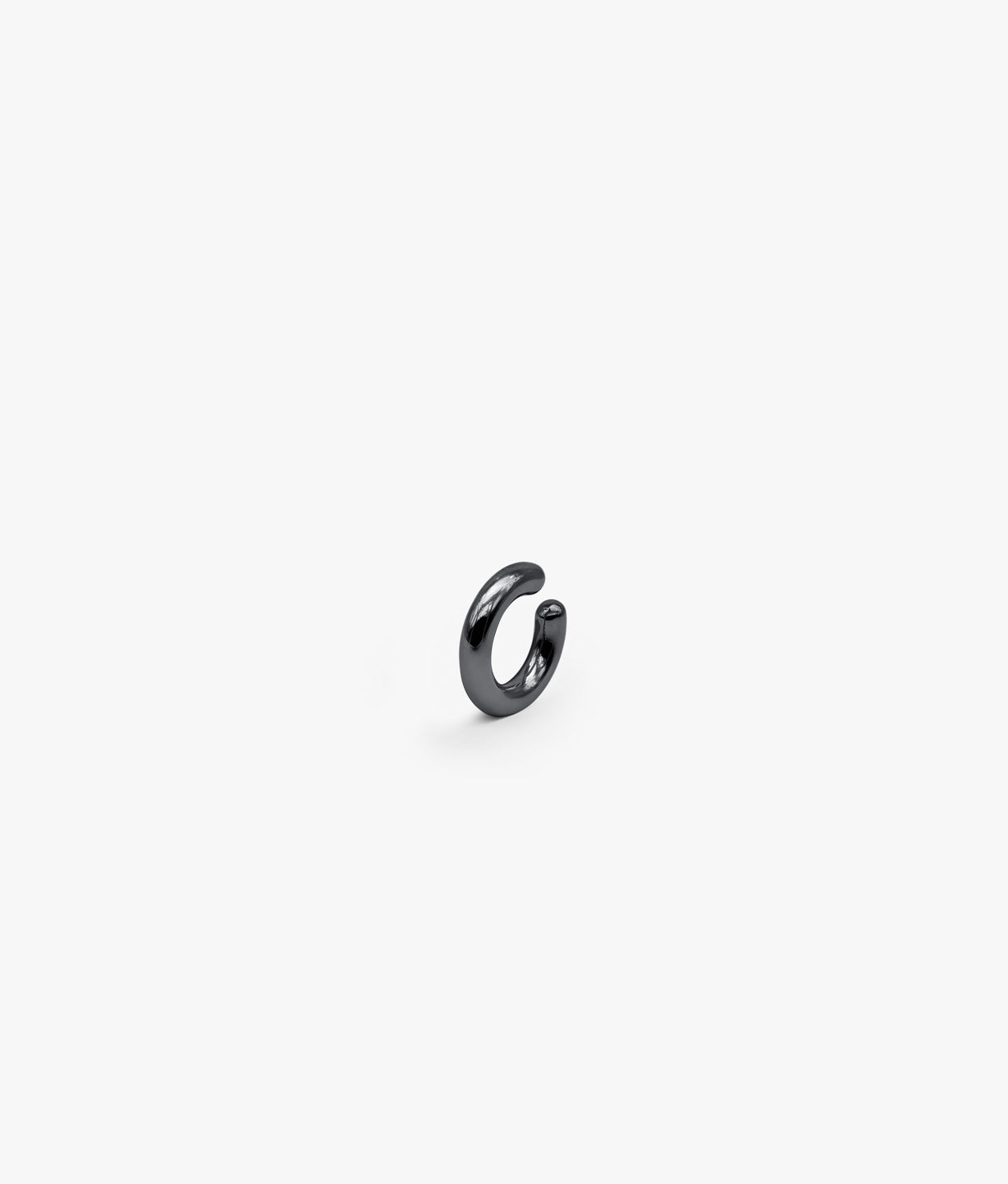 EAR CUFF TUBULAR EN PLATA BAÑADA EN REUTENIO
