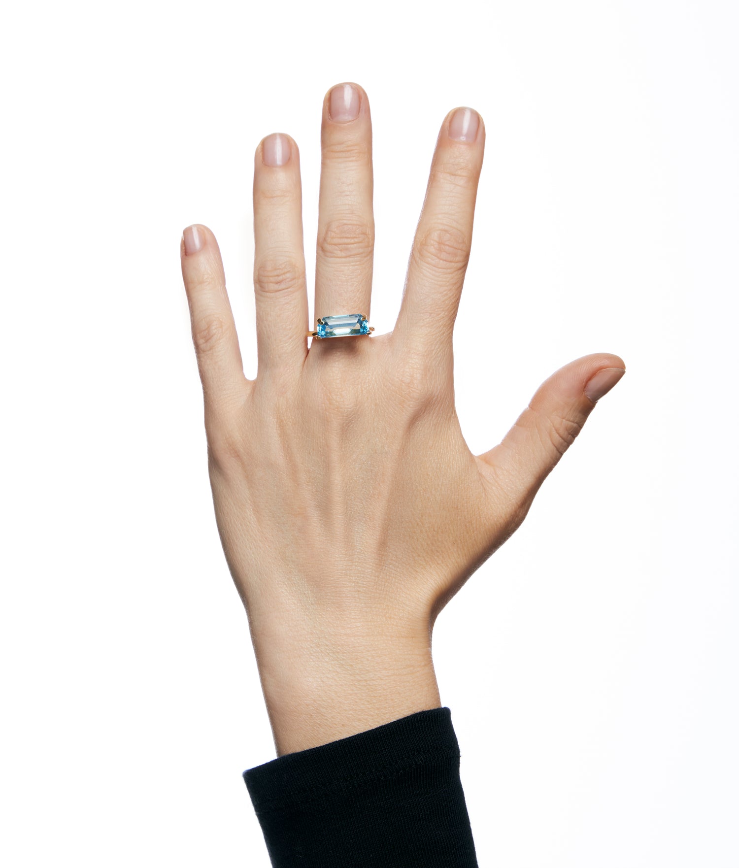 Anillo de topacio azul Half Cut