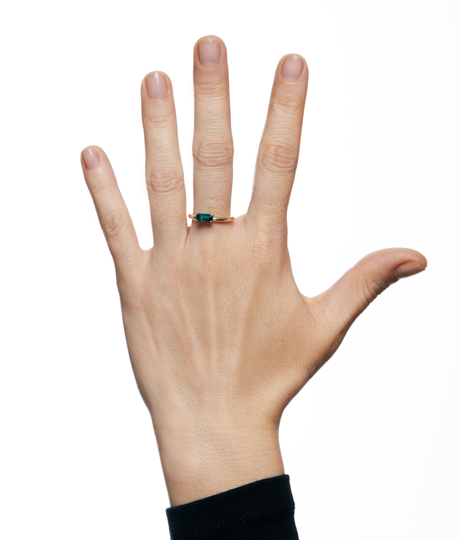Anillo de Oro 14K con Esmeralda de Laboratorio "Half Cut" de 0.5 ct 
