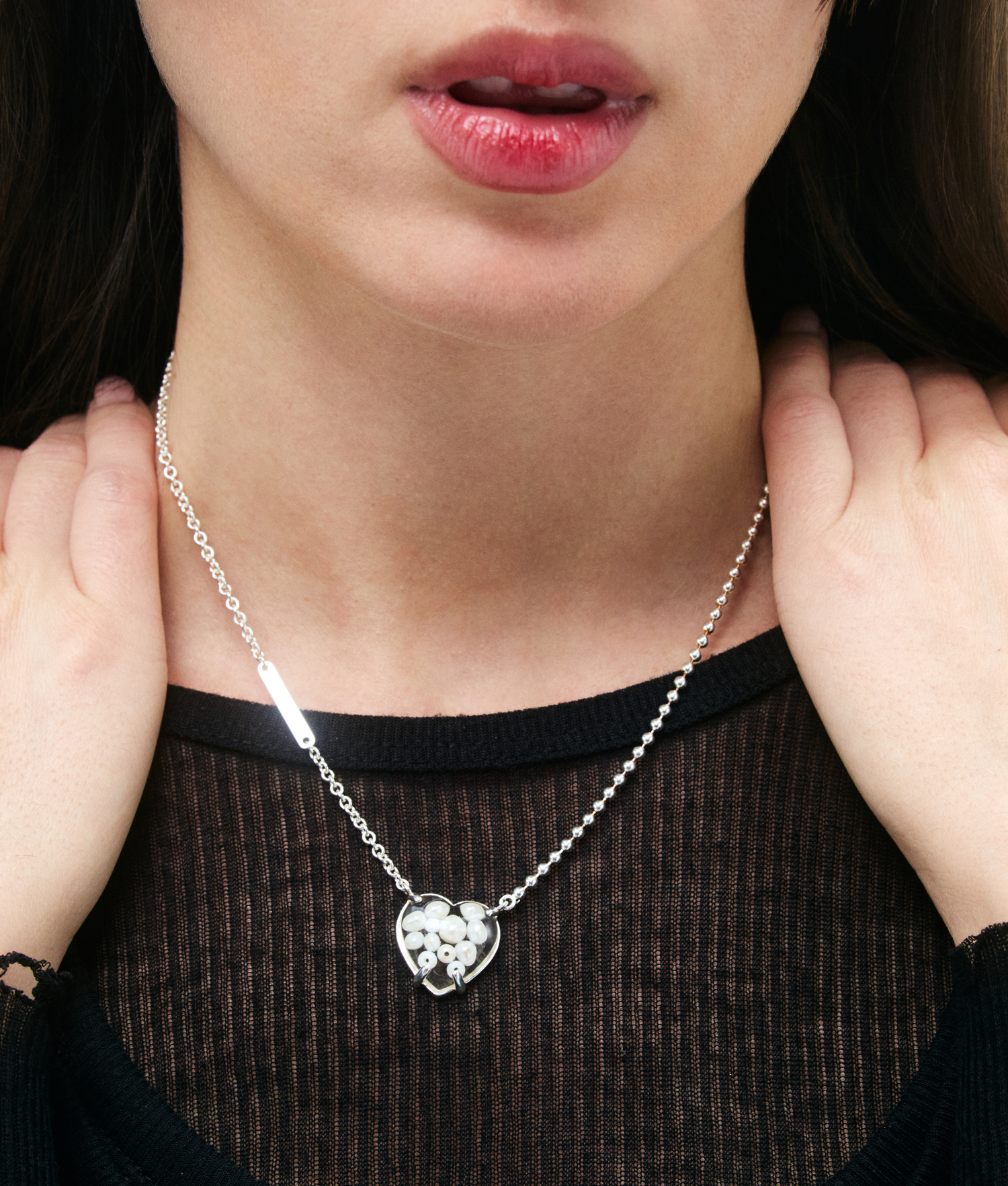 COLLAR DE CORAZÓN DE PERLAS ENCAPSULADAS EN PLATA DE LEY